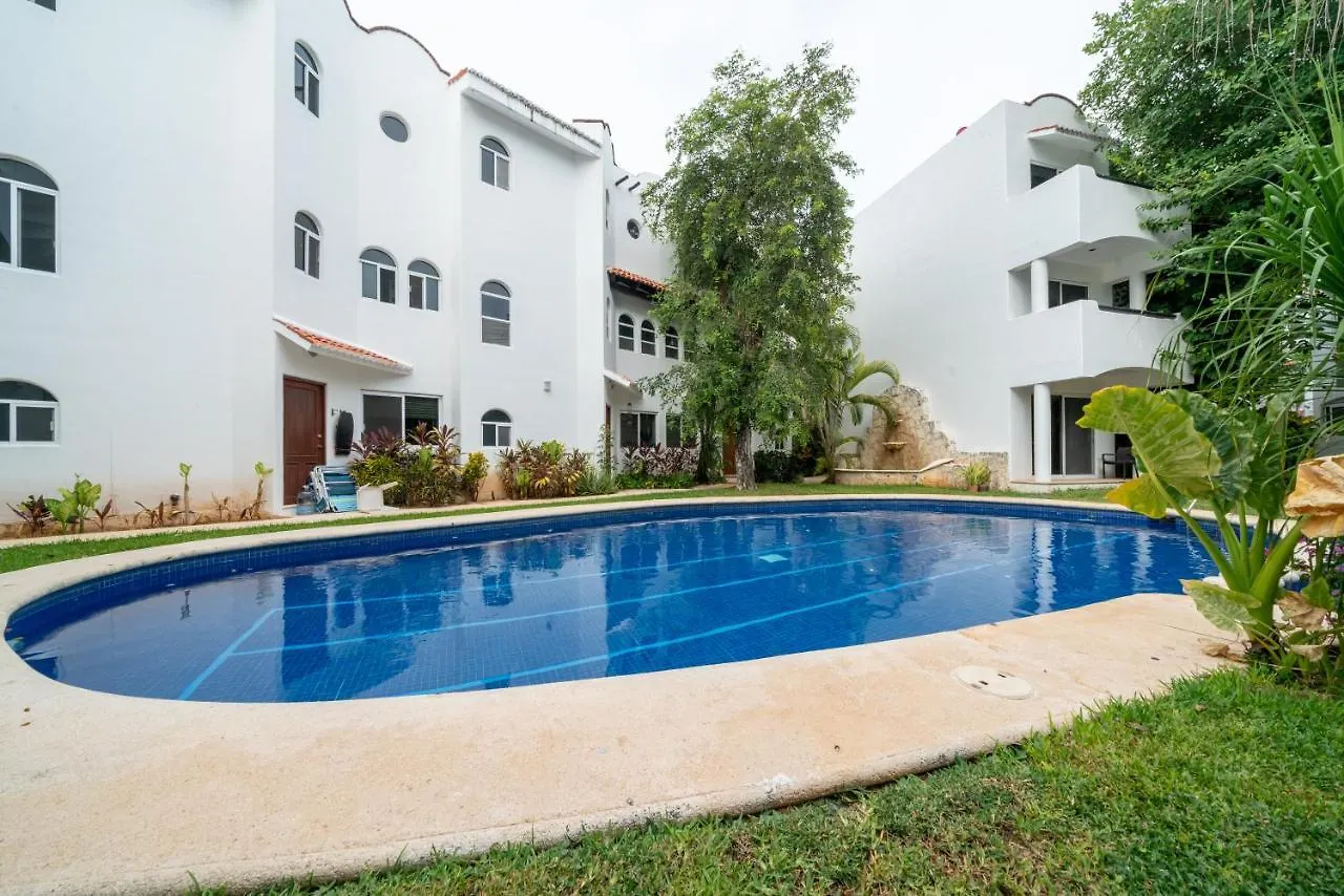 3 Bedroom Condo With Pool - Playacar Phase II - At Quintas Pakal Complex 21 Playa del Carmen Feriehus