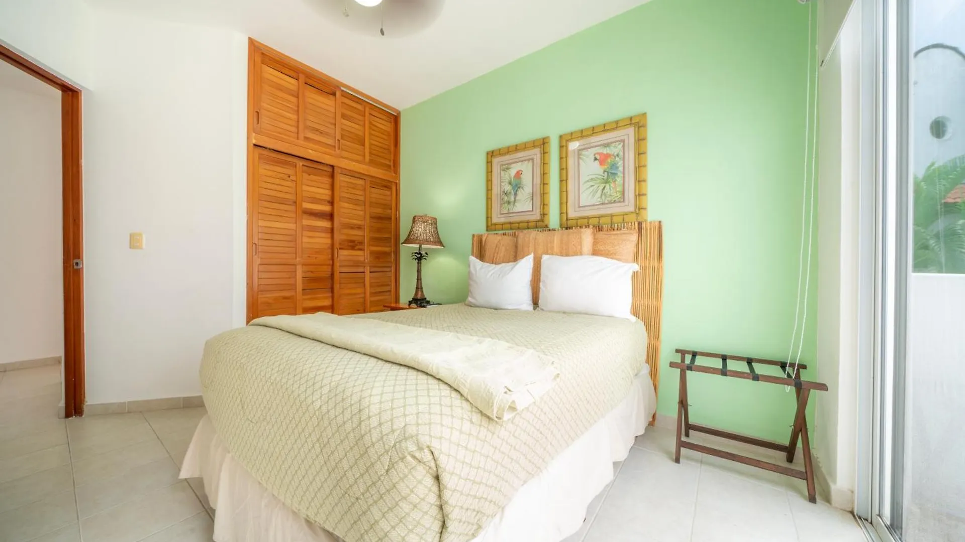 3 Bedroom Condo With Pool - Playacar Phase II - At Quintas Pakal Complex 21 Playa del Carmen Feriehus
